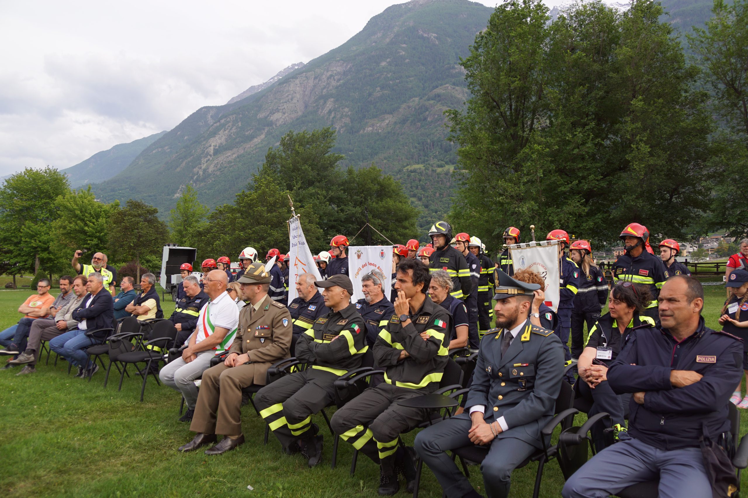Autorità presenti alla Cerimonia di inaugurazione della 4^ Edizione del Campeggio dei Gruppi giovanili dei Vigili del Fuoco Volontari regionali e nazionali, di Protezione Civile e della Croce Rossa