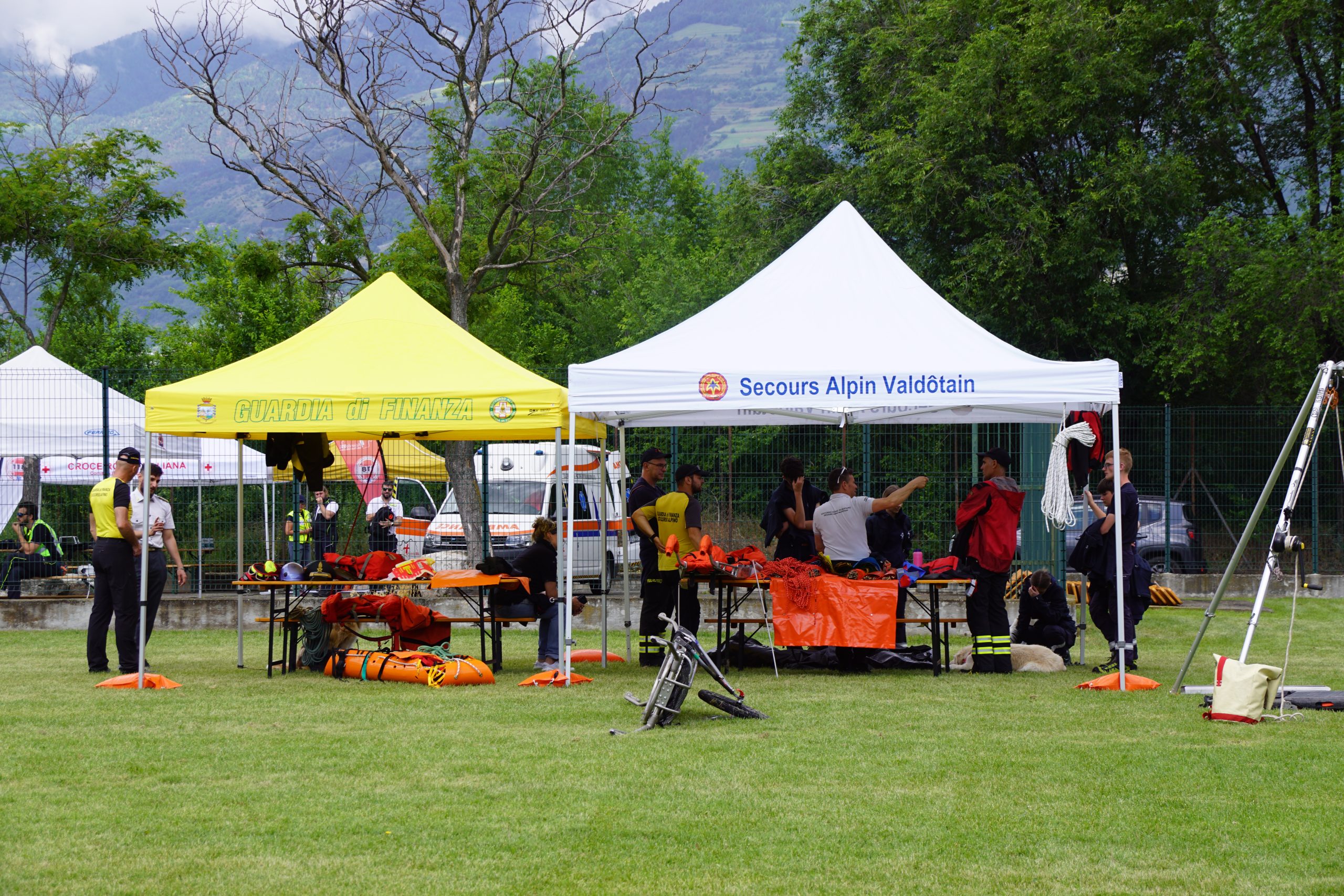 Stand del Soccorso Alpino Valdostano e della Guardia di Finanza