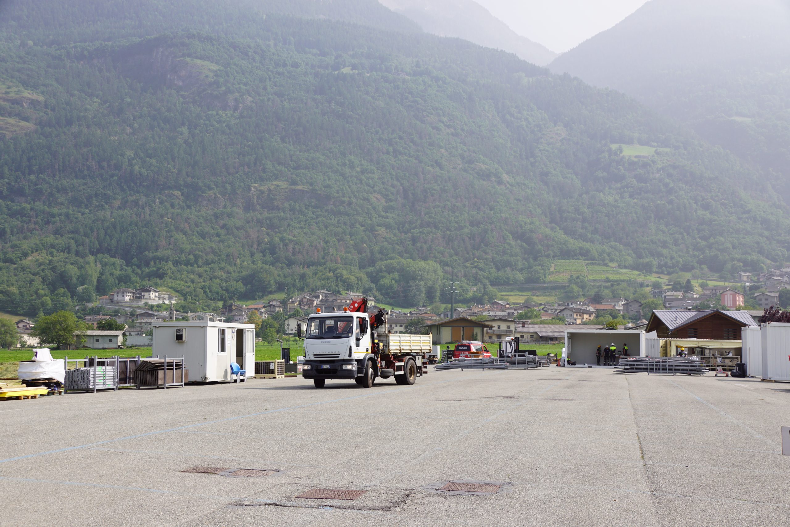 Il campo quasi completamente smontato e svuotato