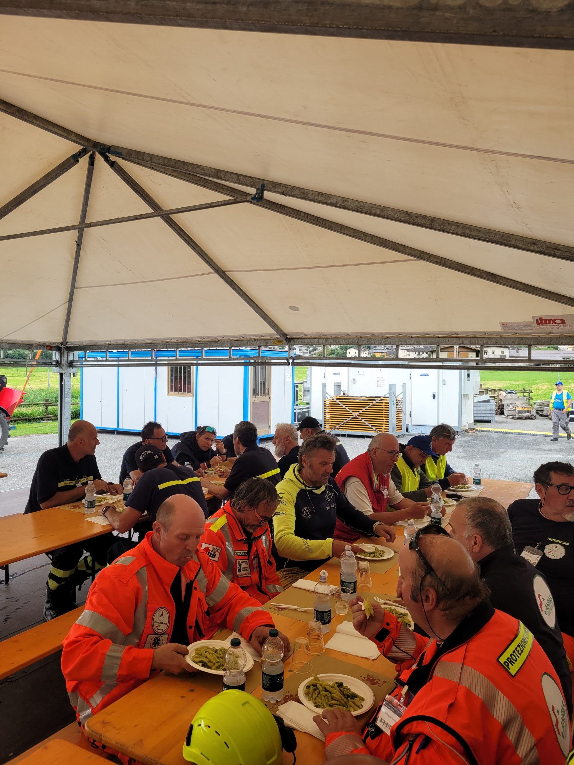 Pranzo del personale e dei volontari di Protezione Civile